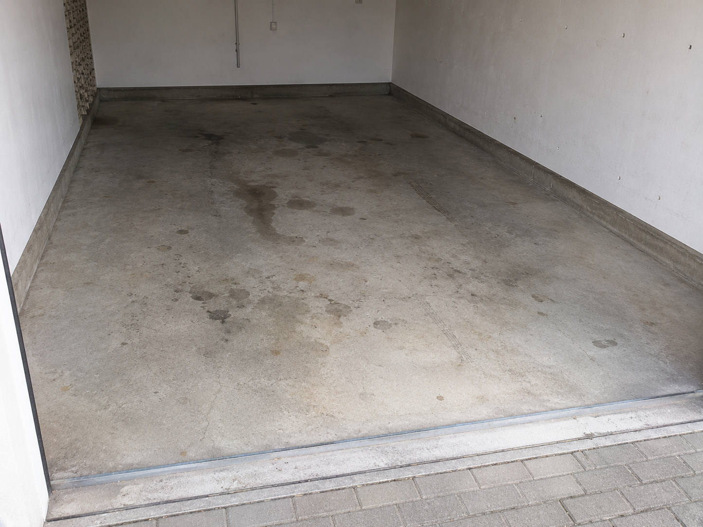 Garage/Boden