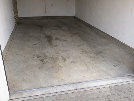Garage/Boden